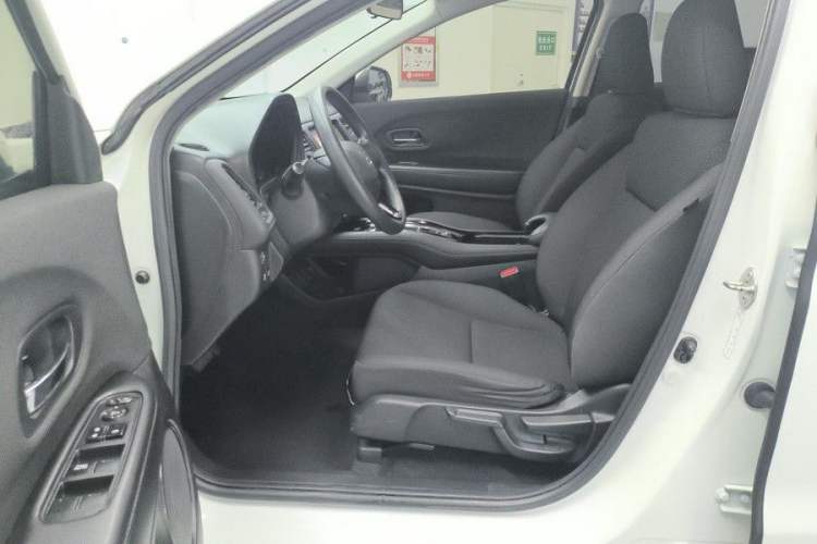 Used Honda Vezel 2020 1.5L CVT Elite Edition Interior 1