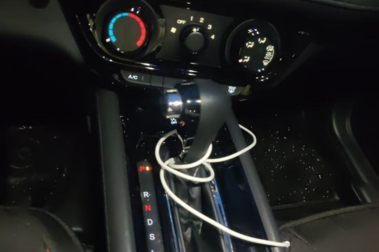 Used Honda Vezel 2020 1.5L CVT Pioneer Edition Interior 1