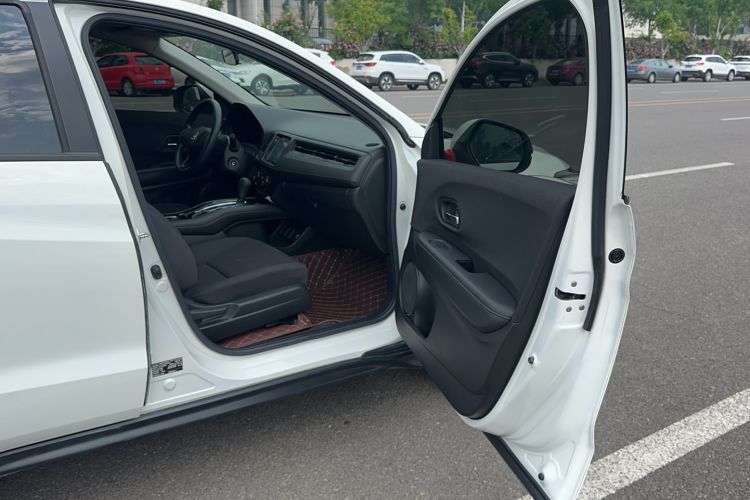 Used Honda Vezel 2020 1.5L CVT Elite Edition Interior 1