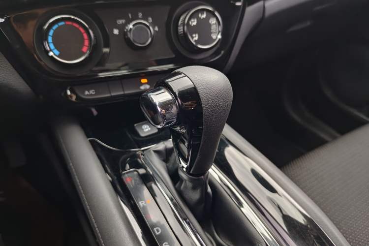 Used Honda Vezel 2020 1.5L CVT Elite Edition Interior 10