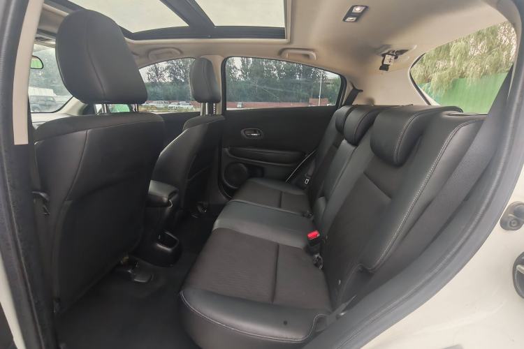 Used Honda Vezel 2020 1.5L CVT Pioneer Edition Interior 10