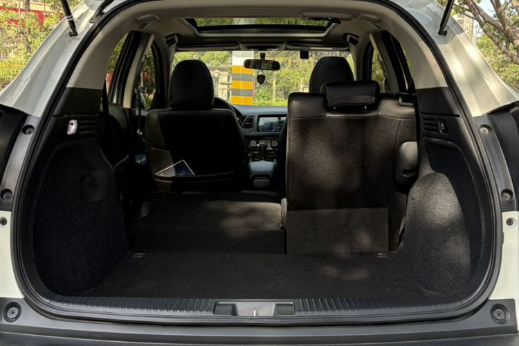Used Honda Vezel 2020 1.5L CVT Elite Edition Interior 10