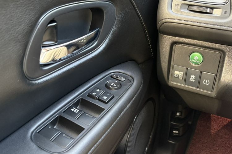 Used Honda Vezel 2020 1.5L CVT Elite Edition Interior 12