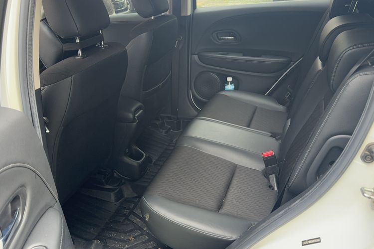 Used Honda Vezel 2020 1.5L CVT Luxury Edition Interior 2