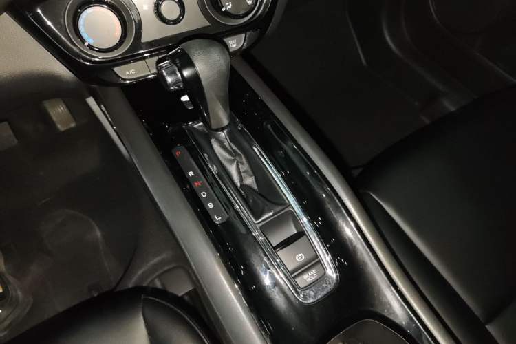 Used Honda Vezel 2020 1.5L CVT Elite Edition Interior 2