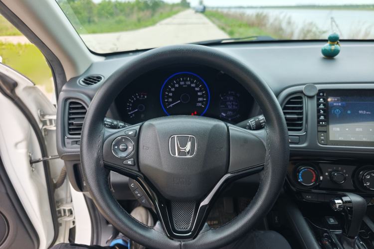 Used Honda Vezel 2020 1.5L CVT Luxury Edition Interior 2