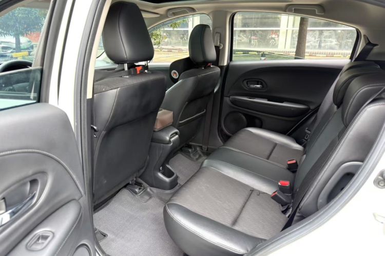 Used Honda Vezel 2020 220 TURBO CVT Luxury Edition Interior 2