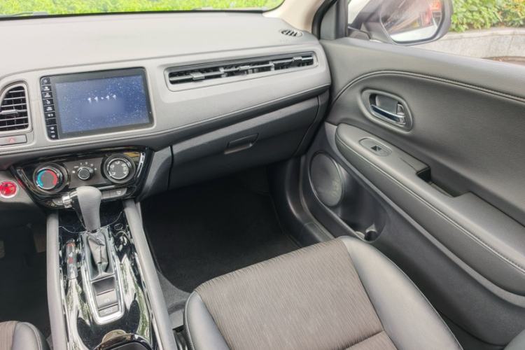 Used Honda Vezel 2020 1.5L CVT Luxury Edition Interior 2