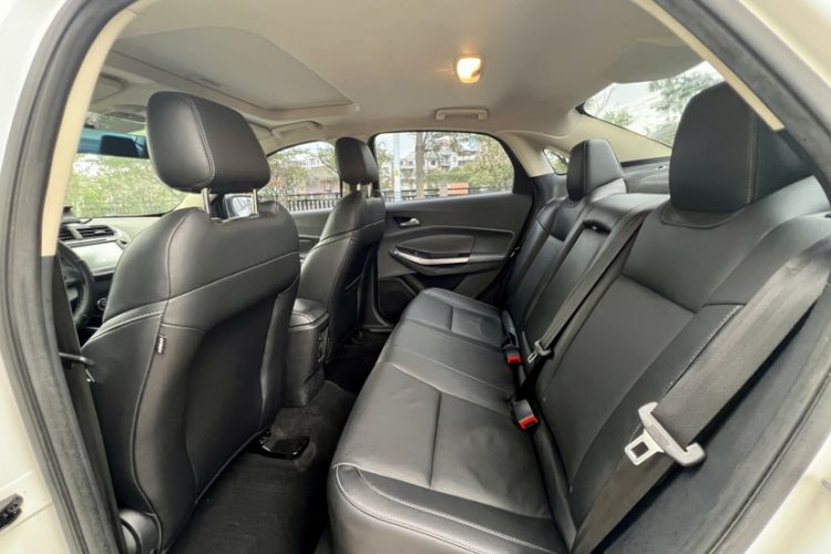 Used Honda Vezel 2020 1.5L CVT Pioneer Edition Interior 2