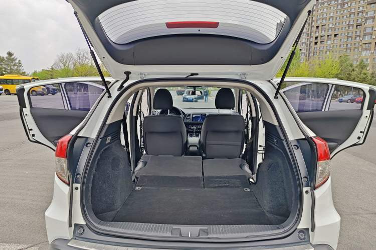 Used Honda Vezel 2020 1.5L CVT Elite Edition Interior 2