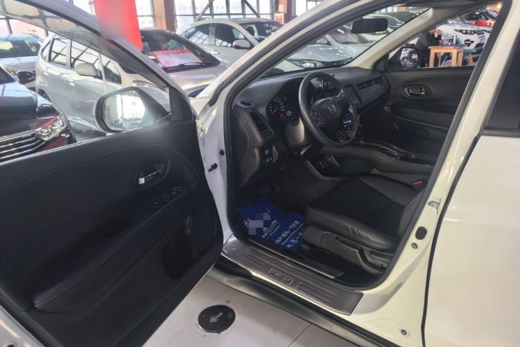 Used Honda Vezel 2020 220 TURBO CVT Luxury Edition Interior 2