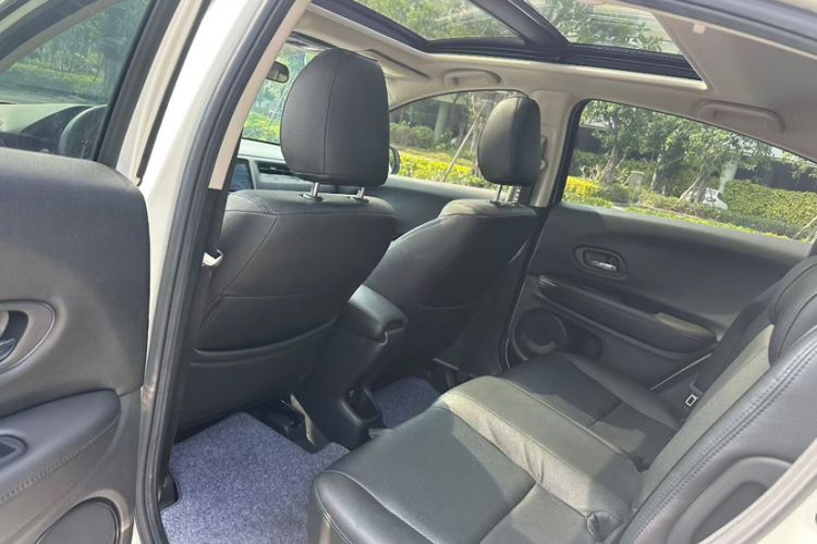 Used Honda Vezel 2020 1.5L CVT Pioneer Edition Interior 2