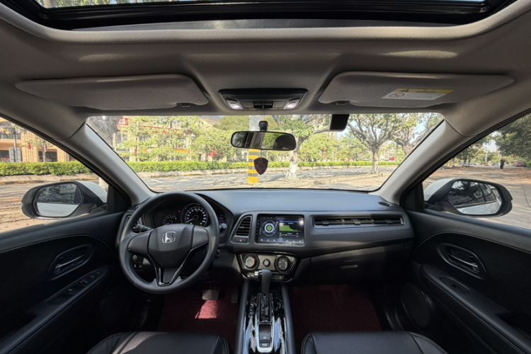 Used Honda Vezel 2020 1.5L CVT Elite Edition Interior 2