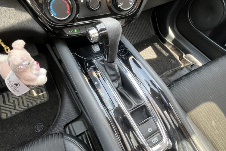 Used Honda Vezel 2020 1.5L CVT Pioneer Edition Interior 2