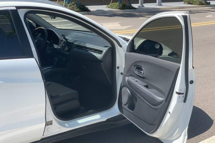 Used Honda Vezel 2020 1.5L CVT Pioneer Edition Interior 2