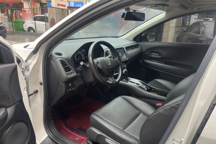 Used Honda Vezel 2020 220 TURBO CVT Luxury Edition Interior 2