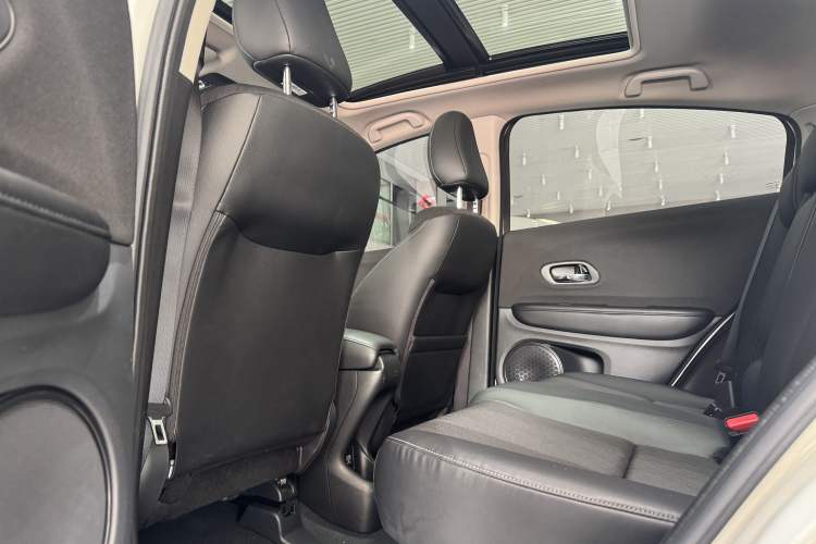 Used Honda Vezel 2020 1.5L CVT Pioneer Edition Interior 2