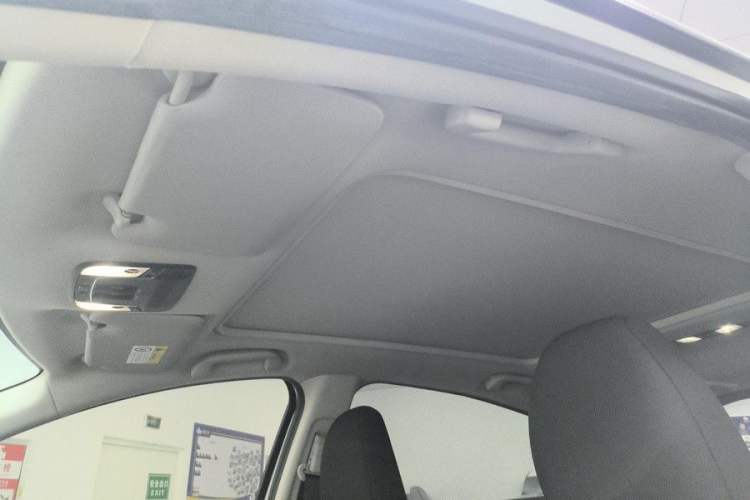 Used Honda Vezel 2020 1.5L CVT Elite Edition Interior 2