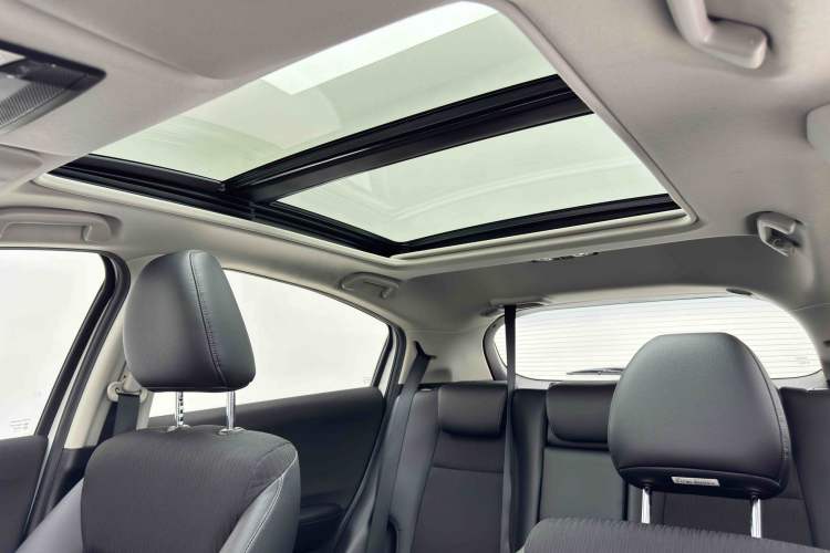 Used Honda Vezel 2020 1.5L CVT Pioneer Edition Interior 3