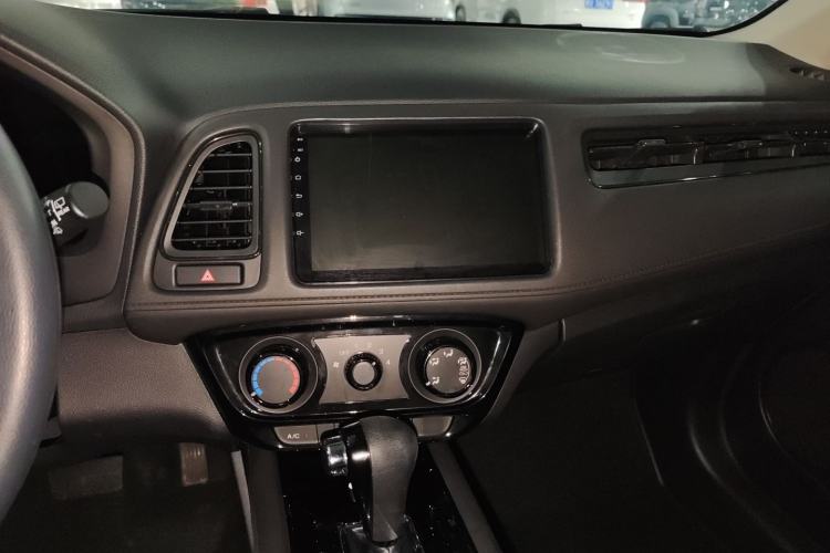 Used Honda Vezel 2020 1.5L CVT Elite Edition Interior 3