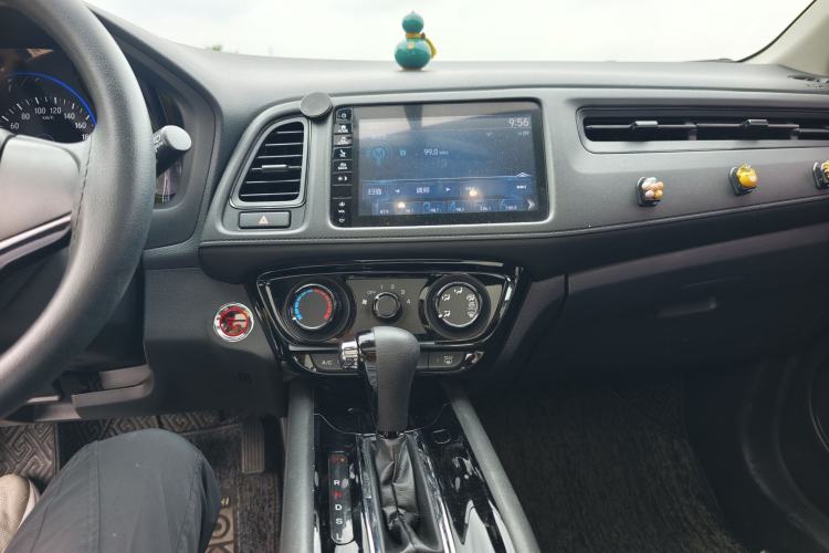Used Honda Vezel 2020 1.5L CVT Luxury Edition Interior 3