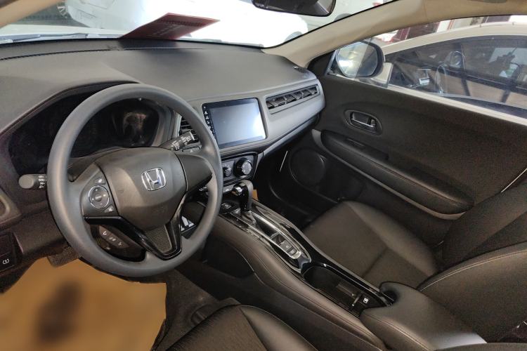 Used Honda Vezel 2020 1.5L CVT Pioneer Edition Interior 3