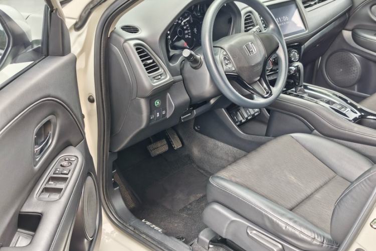 Used Honda Vezel 2020 1.5L CVT Luxury Edition Interior 3