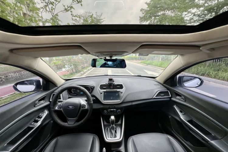 Used Honda Vezel 2020 1.5L CVT Pioneer Edition Interior 3