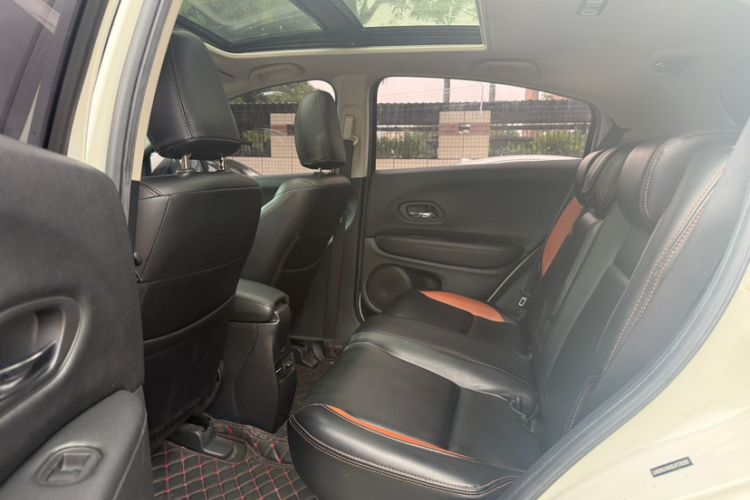 Used Honda Vezel 2020 1.5L CVT Pioneer Edition Interior 3