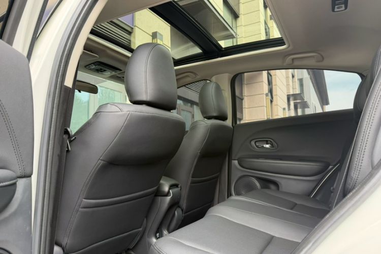 Used Honda Vezel 2020 1.5L CVT Elite Edition Interior 3