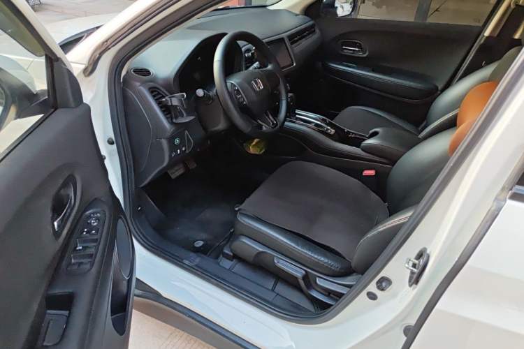 Used Honda Vezel 2020 1.5L CVT Pioneer Edition Interior 3