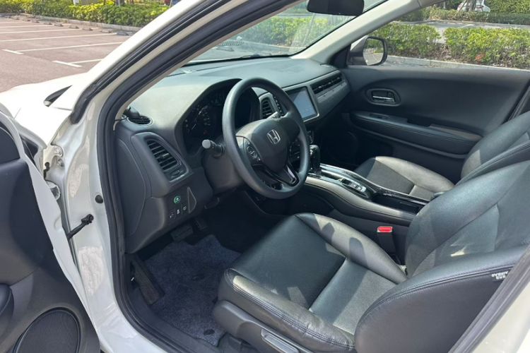 Used Honda Vezel 2020 1.5L CVT Pioneer Edition Interior 3