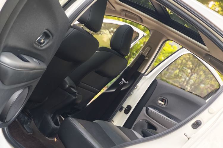 Used Honda Vezel 2020 1.5L CVT Pioneer Edition Interior 3