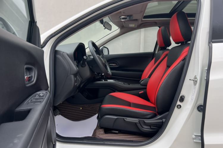 Used Honda Vezel 2020 1.5L CVT Elite Edition Interior 3