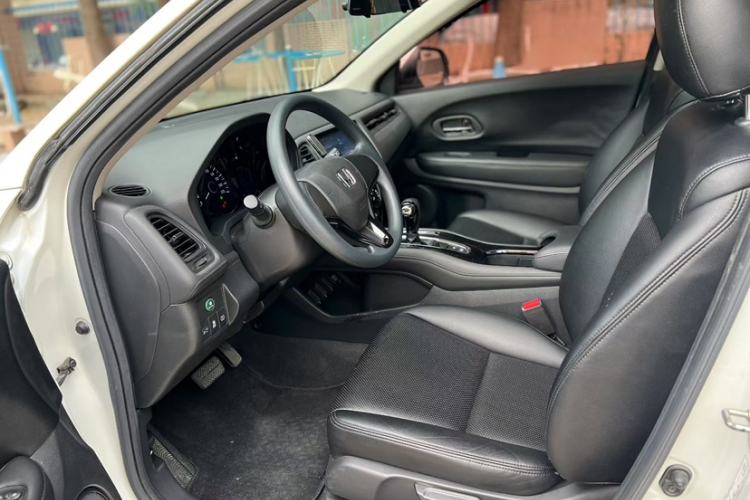Used Honda Vezel 2020 1.5L CVT Elite Edition Interior 3