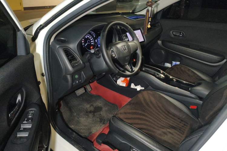 Used Honda Vezel 2020 1.5L CVT Pioneer Edition Interior 3