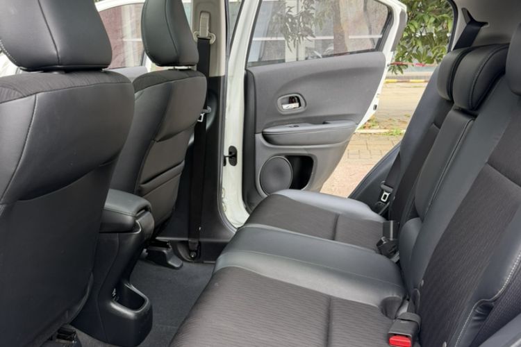 Used Honda Vezel 2020 1.5L CVT Pioneer Edition Interior 3
