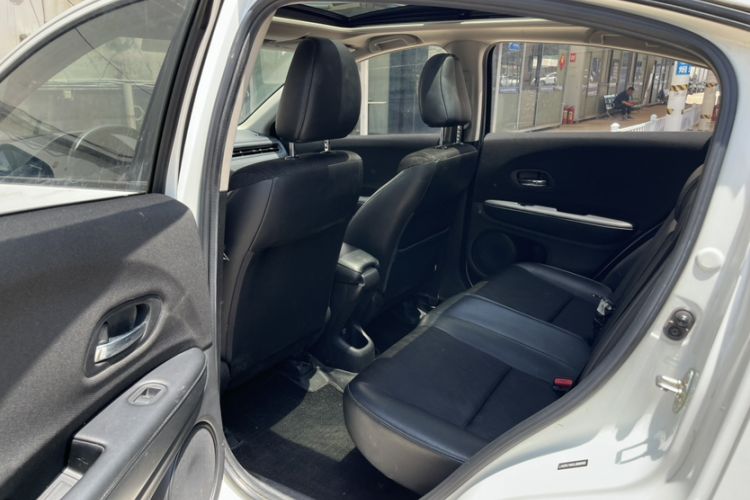 Used Honda Vezel 2020 1.5L CVT Pioneer Edition Interior 3