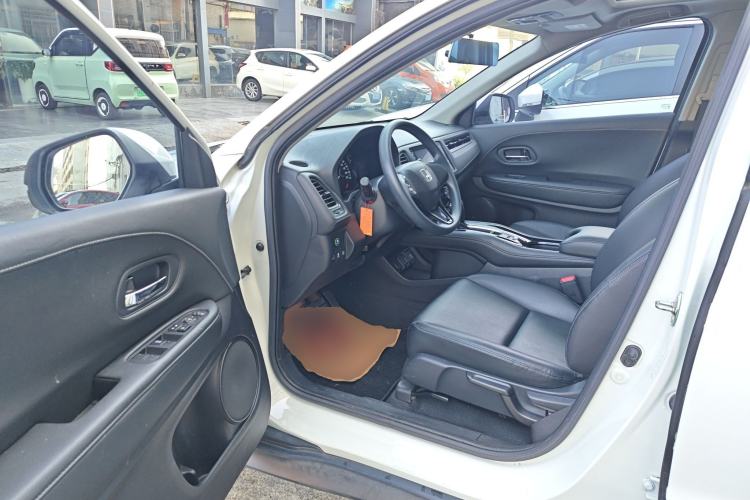 Used Honda Vezel 2020 1.5L CVT Pioneer Edition Interior 3