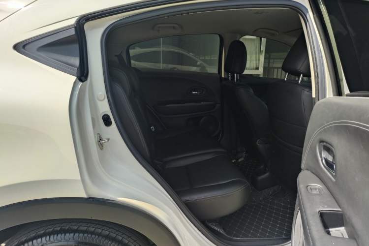 Used Honda Vezel 2020 220 TURBO CVT Elite Edition Interior 3