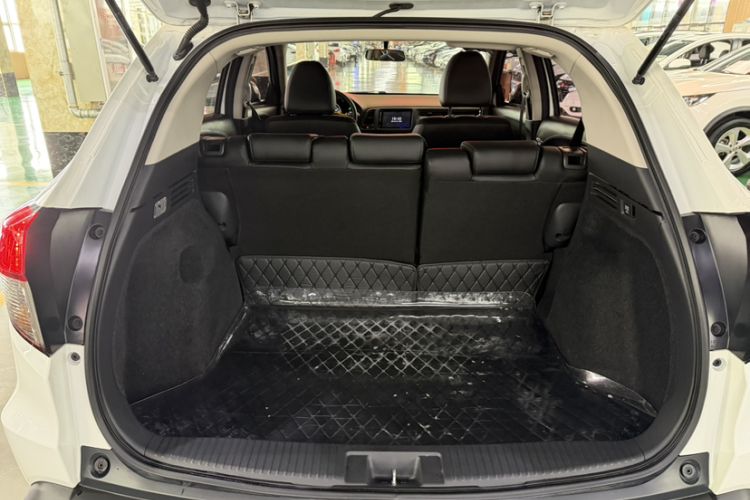 Used Honda Vezel 2020 1.5L CVT Pioneer Edition Interior 3