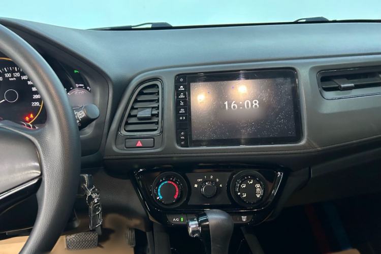 Used Honda Vezel 2020 1.5L CVT Pioneer Edition Interior 3