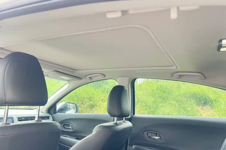 Used Honda Vezel 2020 1.5L CVT Pioneer Edition Interior 3