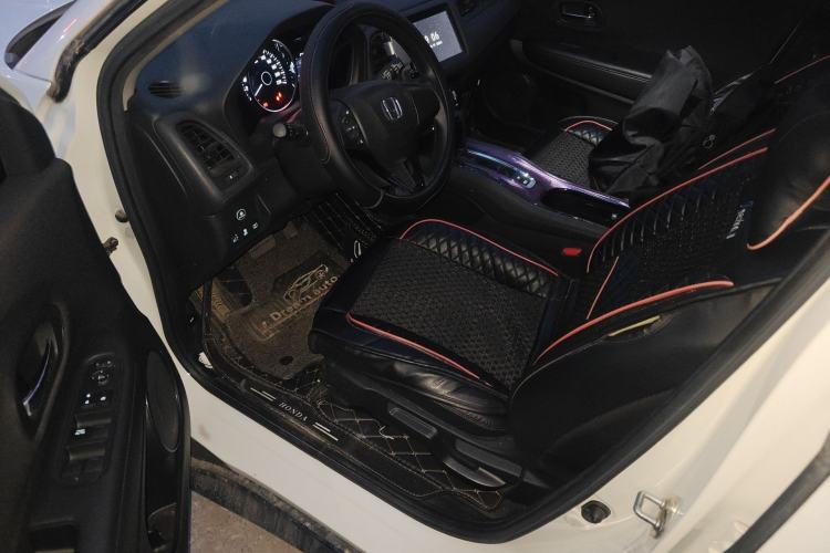 Used Honda Vezel 2020 1.5L CVT Pioneer Edition Interior 3