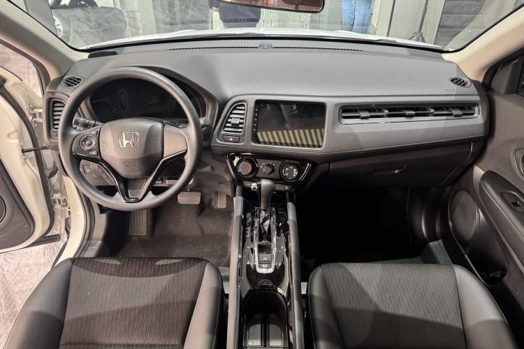 Used Honda Vezel 2020 1.5L CVT Pioneer Edition Interior 3