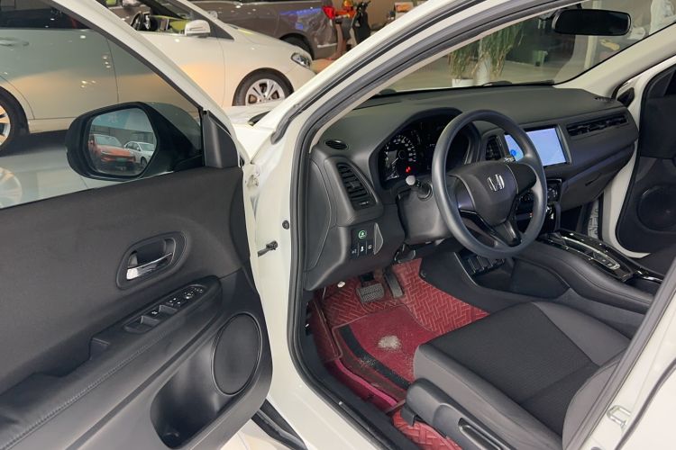 Used Honda Vezel 2020 1.5L CVT Elite Edition Interior 3