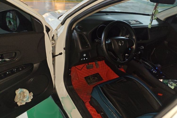 Used Honda Vezel 2020 1.5L CVT Elite Edition Interior 3