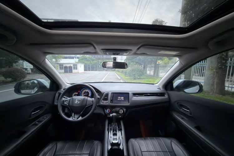 Used Honda Vezel 2020 1.5L CVT Pioneer Edition Interior 3
