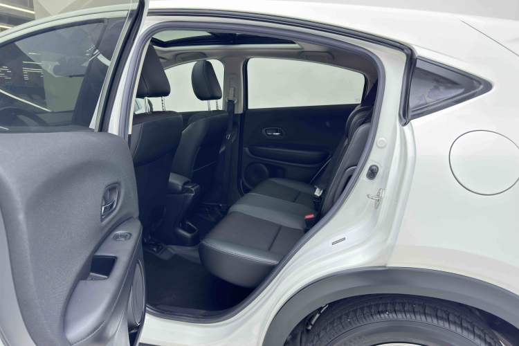 Used Honda Vezel 2020 1.5L CVT Pioneer Edition Interior 4