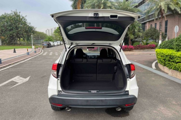 Used Honda Vezel 2020 220 TURBO CVT Elite Edition Interior 4